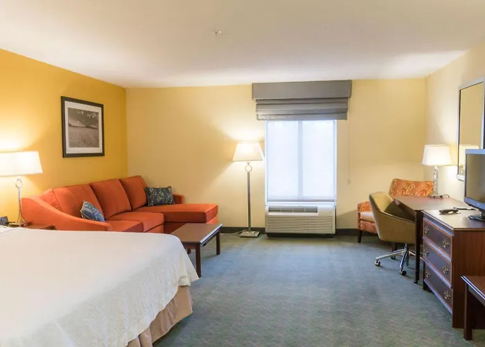 Hampton Inn New Philadelphia