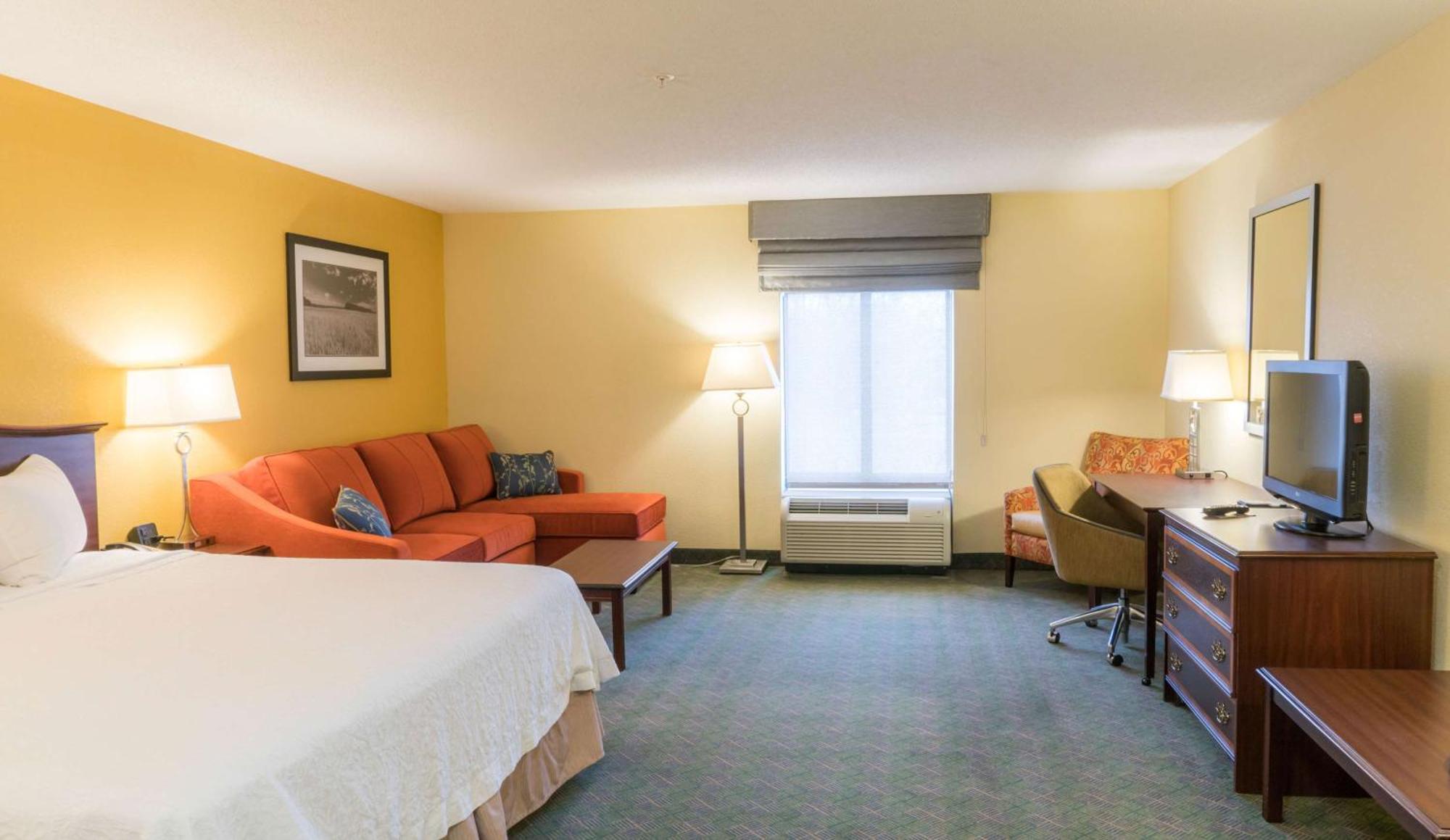 Hotel Hampton 3*